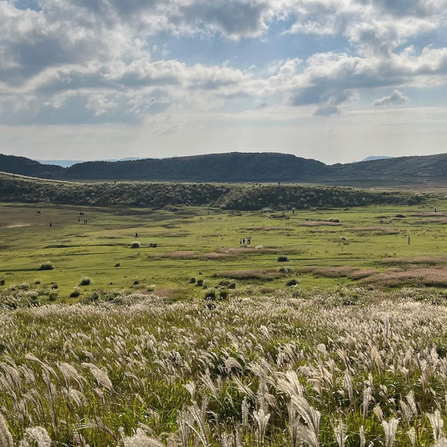 Standing on the Edge of Earth’s Power at Aso Volcano Standing on the Edge of Earth’s Power at Aso Volcano