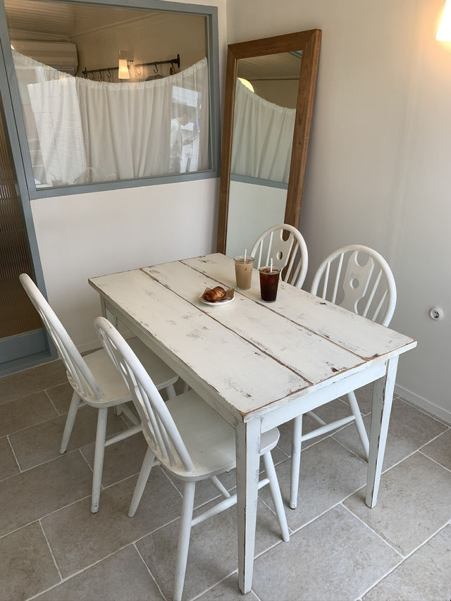 경주 황리단길에서 벗어나 조용하게 머무를 수 있는 카페 경주 황리단길에서 벗어나 조용하게 머무를 수 있는 카페