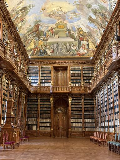🇨🇿 世界屈指の美しい修道院図書館｜ストラホフ修道院 | Trip.com プラハ