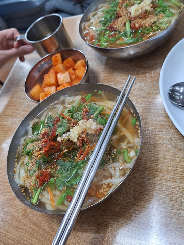 釜山西面必吃老字號🥢機張手工刀切麵（기장손칼국수）｜Trip.com 釜山