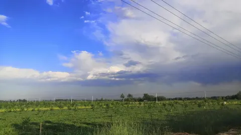 旅行的意義,最終都會回歸到生活本身。當我們結束旅程,回到熟悉的環境,便會發現,一切都變了,又好像沒變。變的是我們的心境, — traveler post in 索洛圖恩州