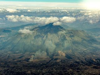 🌋 Bucket list: Quito, surrounded by volcanoes