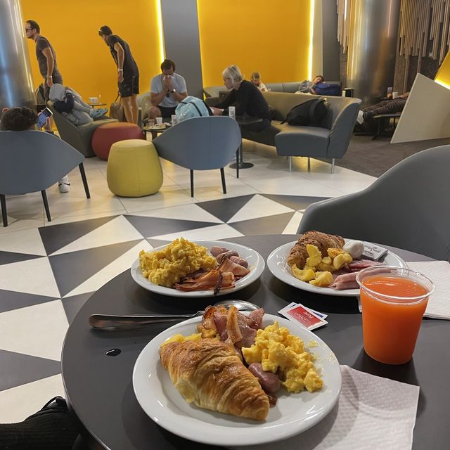 Pearl Lounge, Naples International Airport