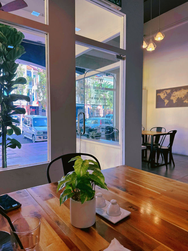 Cozy Cafe With Interesting Twist of Taste 