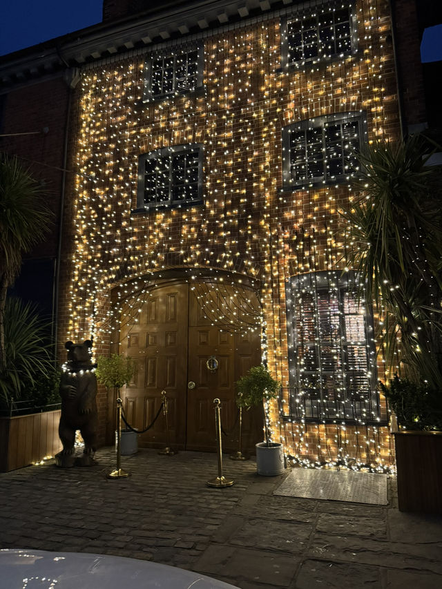 The crazy bear hotel Beaconsfield🐻