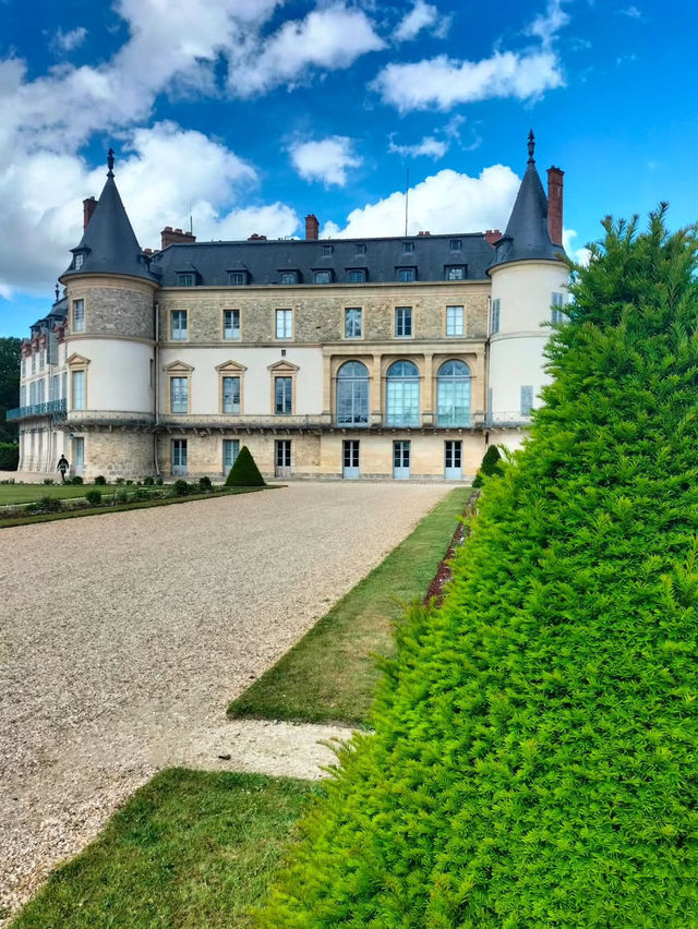 🏰✨ Château de Rambouillet: A Royal Retreat of Elegance and Nature ✨🏰    