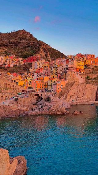 Manarola: Colorful Charm in the Heart of Cinque Terre
