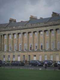 The Royal Crescent in Bath: A Georgian Masterpiece 🏛️