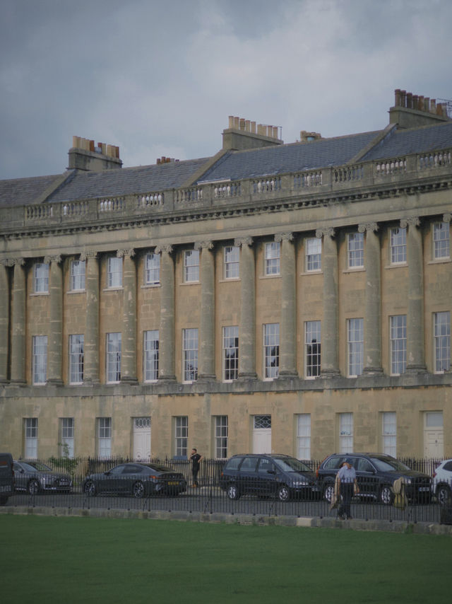 The Royal Crescent in Bath: A Georgian Masterpiece 🏛️
