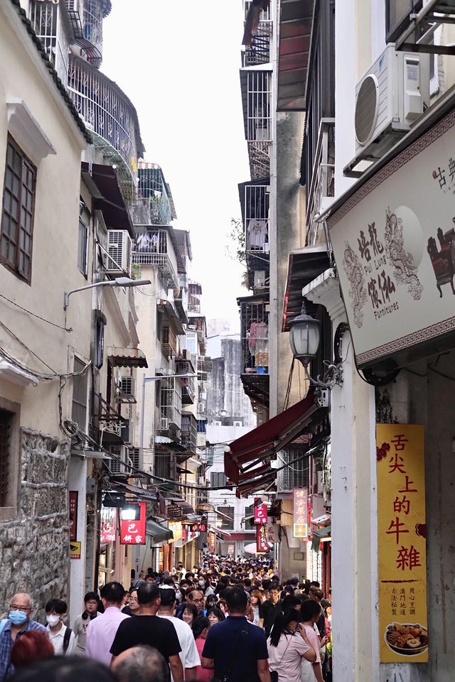 Macau's crowded Ruins of St. Paul's Archway 🔥 is a must-visit‼️⛩️