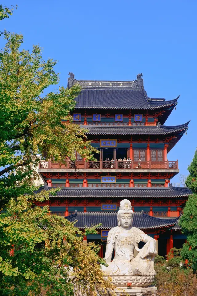 再び秋風が吹くと、毘盧寺が最も美しい時期になります