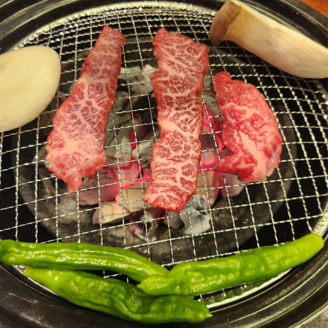 대한민국 명장 셰프의 손맛이 담긴 고기를 맛볼 수 있는 <훈장골>