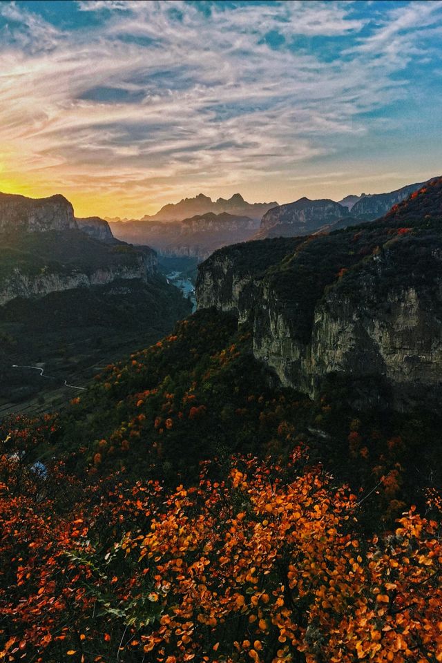 可能是莊裡最輕鬆的賞紅葉方式了定位：平山沕沕水空中畫