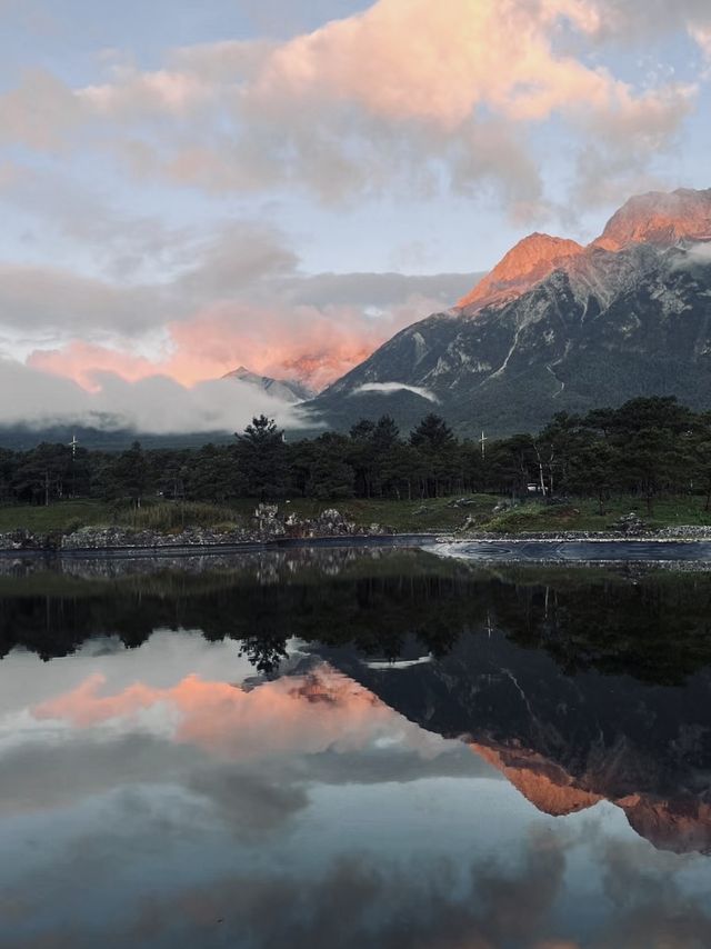 喜歡日照金山嗎/喜歡可以來看看哦！