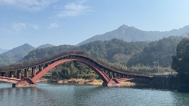 山水環繞龍川情