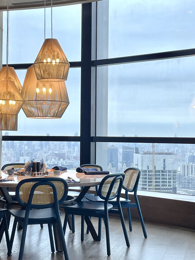 Shanghai's newly emerged ultra-high-rise art hotel, take a look at the magic city from a different perspective.