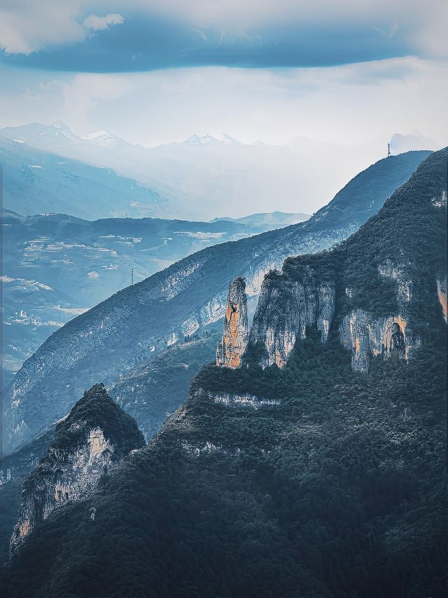 從重慶出發乘坐高鐵2小時即可抵達巫山，巫山真的太美了！