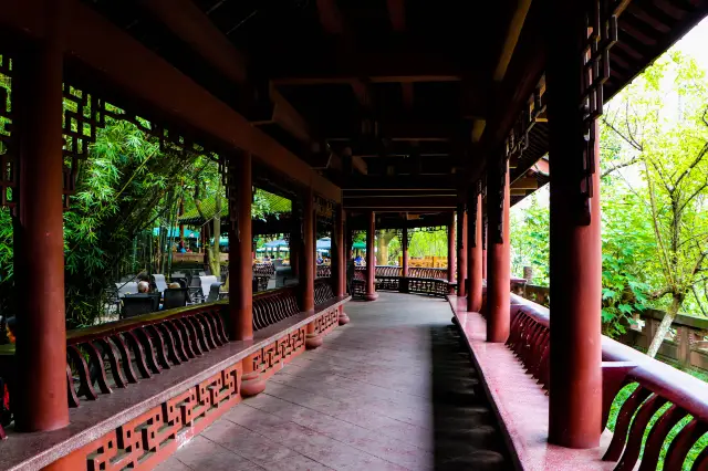 Chengdu | Head to the poetic park of Qingfeng Bamboo Shadow to enjoy some tea