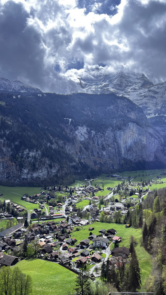 瑞士因特拉肯附近小鎮～劳特布伦嫩