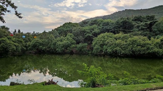 一座集自然風光、古蹟名勝和人文景觀為一體的綜合性公園！