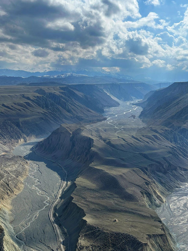 新疆天山的北麓瑰寶，「大地的血管」——安集海大峽谷！