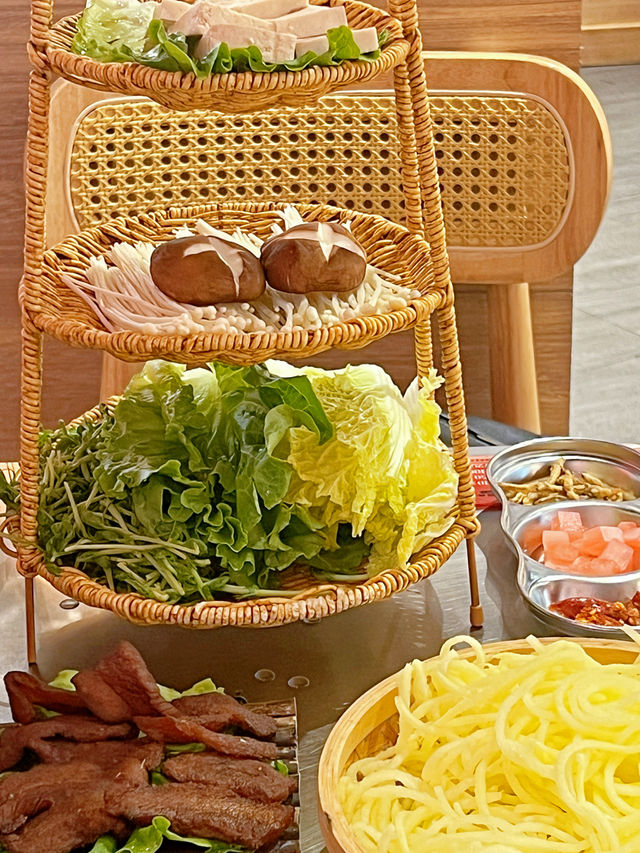 住黃金位置的上海酒店，夏日酸湯冰粉醉蝦綠豆湯全吃遍！