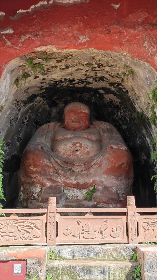 藏在山裡面的佛國世界，樂山大佛附近的東方佛都
