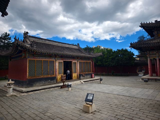呼和浩特必打卡-金剛座舍利寶塔