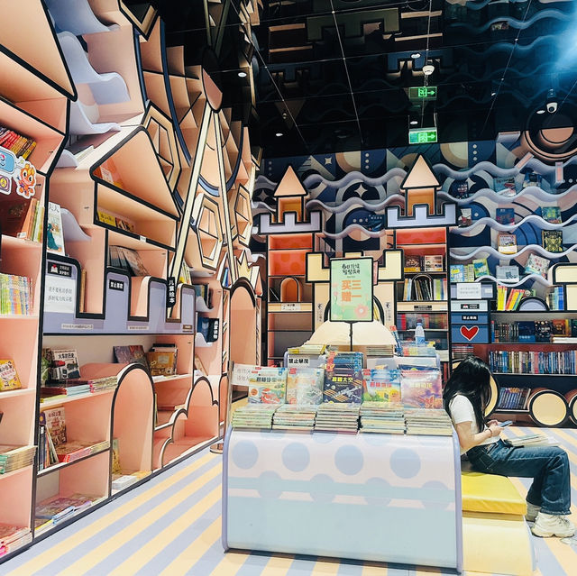 🌀 Spiral Bookstore in Shenzhen 📚 Most beautiful bookshop!