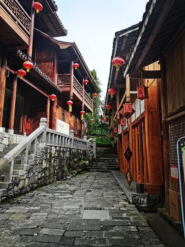 滿月照耀山城，中秋自駕遊重慶——探索魔幻霧都的三天兩夜之旅。