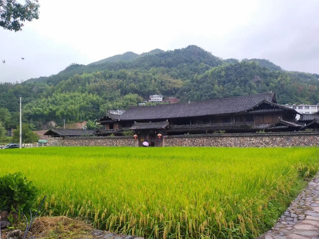 浙江古村落自駕遊～雪溪胡氏大院 胡氏大院位於溫州市泰順縣雪溪鄉橋西村石門樓，建於清道光十二年至同治十。