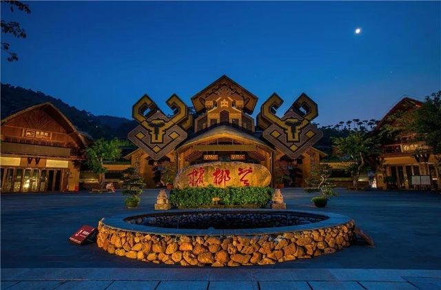 現下正當海南旅遊旺季，作為本地人，必須為大家獻上一份旅遊攻略。我將為大家盤點海南絕對不能錯過的十大必遊景點。