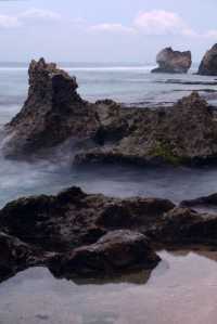 印尼峇里島原生態海灘，絕佳衝浪秘境