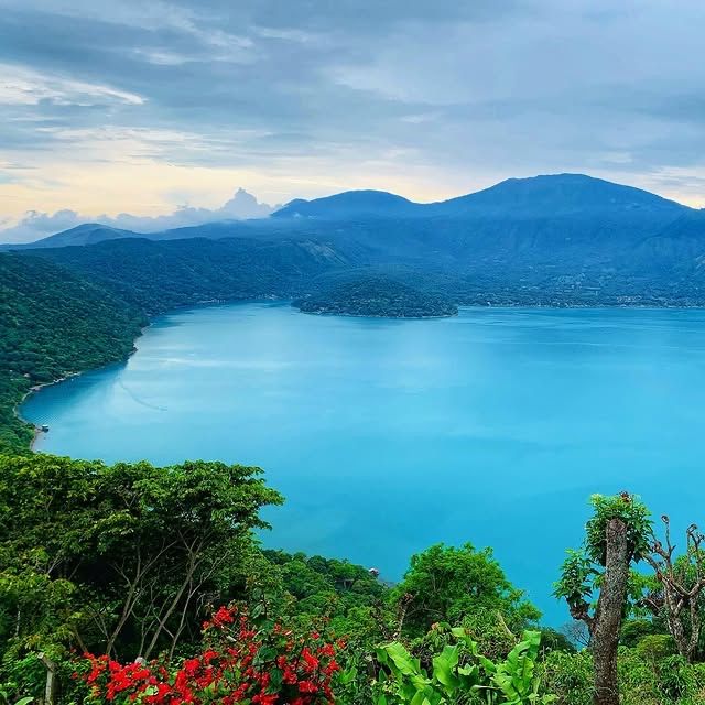 碧波蕩漾，火山懷抱中的秘境—科阿特佩克湖 