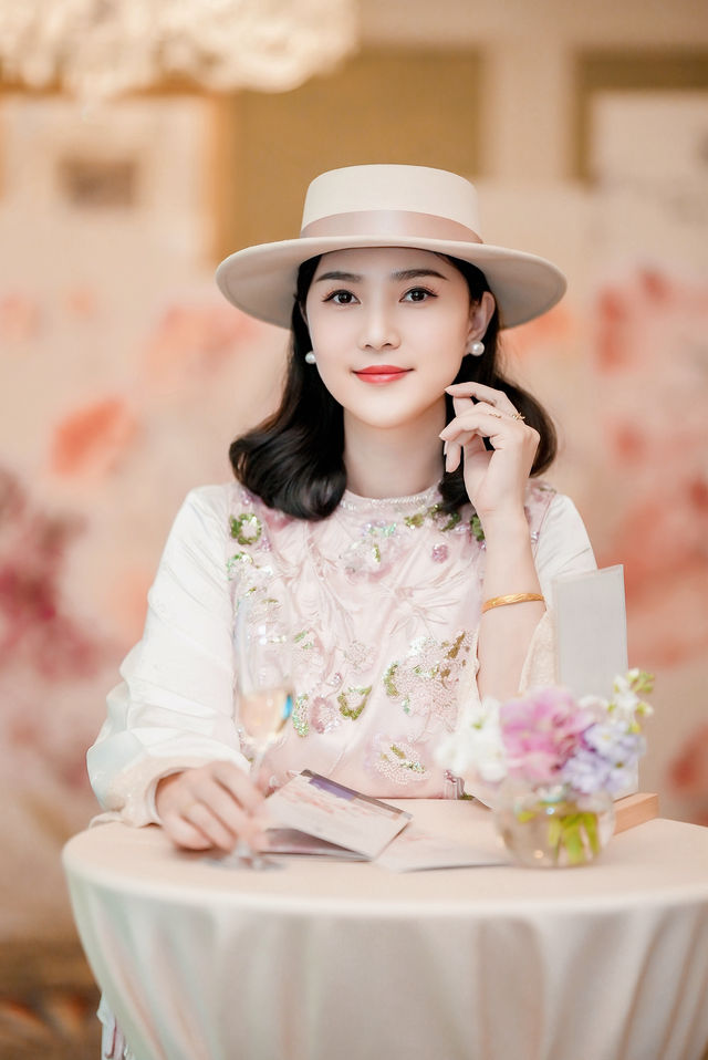 哪個女孩不喜歡花，春天的畫展浪漫開展