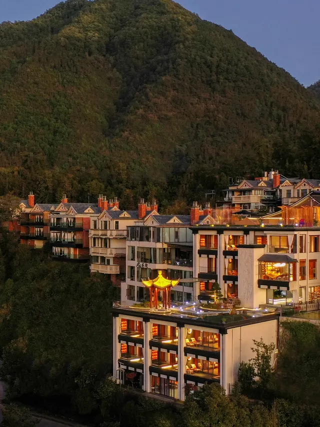 駝行山隱，詩意棲居享私湯