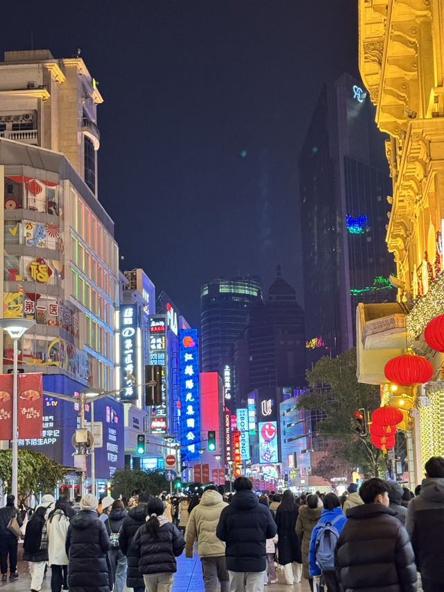 Explore Shanghai never bored with city light