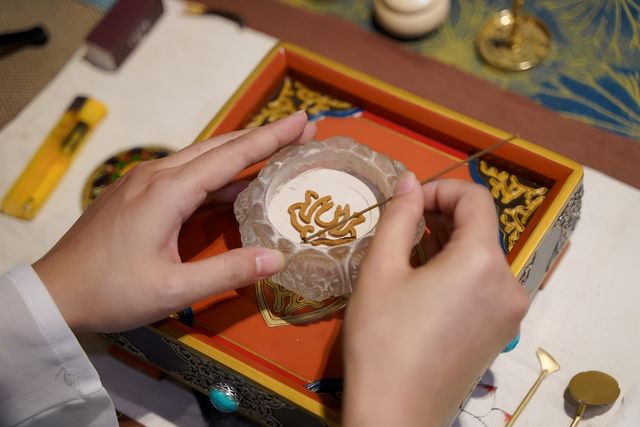 喺西藏飯店，體驗一場穿越千年嘅藏香篆活動，靈魂都