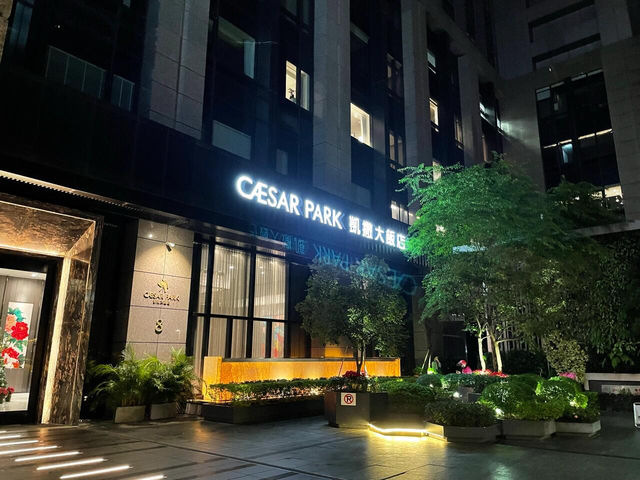 板橋凱撒大飯店無邊泳池｜都市高空的浪漫水境🌃