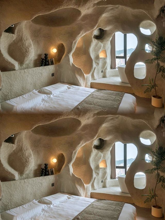 青島這家民宿絕了！洞穴風房間把山海都裝進了「石窟」裡～