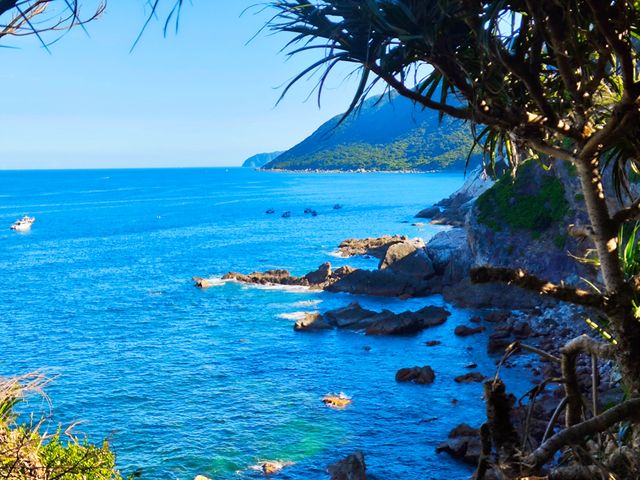 山海相擁的大鵬