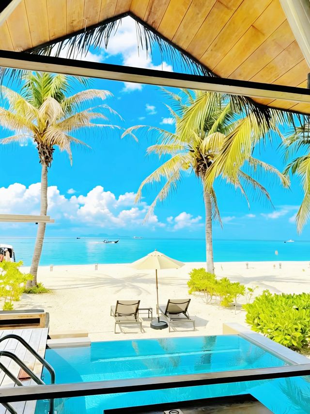 麗貝島果凍海邊躺平3天！這家度假酒店美到不想走！