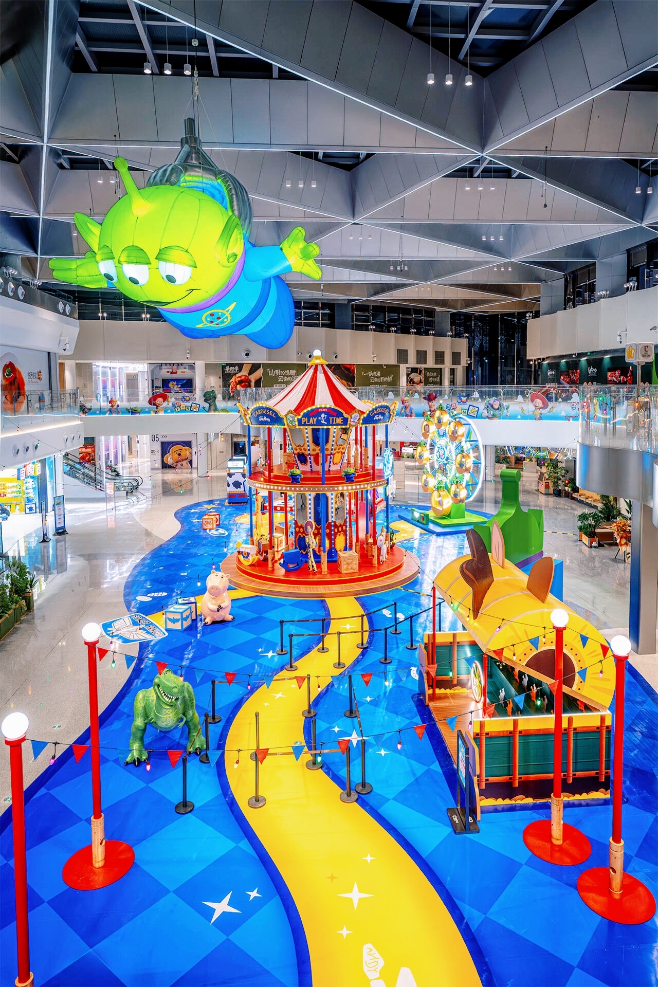 Wow!!!  
The Toy Story 30th Anniversary themed event has landed in Magic City～🎪  
Location: 📍 Shanghai Luyue Tiandi (No. XX, XX Road, Pudong New Area, Shanghai)  
Event Dates: 2025.12.6 - 2026.3.8  
Tickets: Free admission 🆓 No reservation needed!

🔥 Event Highlights:  
All your favorite characters gathered! Featuring Woody, Buzz Lightyear, Lotso... every corner is adorably cute～✨

📸 7 Immersive Photo Spots:  
1️⃣ 【Lightyear Adventure】🚀  
Location: Saturn Gate 1  
Buzz Lightyear takes you flying into space! The blue warrior looks super cool～

2️⃣ 【Lotso Memories】🐻  
Location: Saturn LG Metro Entrance  
Who doesn’t love the fluffy Lotso? A perfect pink photo spot!

3️⃣ 【Playful Station】👀  
Location: Venus L1 Atrium • Stamp Collection Point  
The super cute Toy Story family crossing the street! The Little Green Men are just too adorable!

4️⃣ 【Wishing Tree】🎄  
Location: Saturn L1 Atrium • Stamp Collection Point  
Decorated with lots of Toy Story ornaments, full Christmas vibes!

5️⃣ 【Exploration Space】🪐  
Location: Saturn L3 Atrium • Stamp Collection Point  
Explore the mysterious universe with the Little Green Men, photos here have a strong sci-fi feel!

6️⃣ 【Playful World】🎡  
Location: Saturn L5  
The mini amusement park is amazing! Carousel, Ferris wheel... it’s totally Andy’s backyard!  
⚡️ Planet Toss: Bag toss game to win prizes  
⚡️ Woody Ring Toss: Time to test your skills

7️⃣ 【Themed Pop-up Store】🛍️  
Location: Saturn L5  
Collect 5 stamps to redeem limited edition merchandise! Go go go!

📸 Photo Tips:  
1. Wear bright colors for better photos!  
2. Visit on weekdays for fewer crowds and no waiting 🙌  
3. Bring a friend to take better pictures of each other

💝 Play Tips:  
∙ Stamp collection prizes are limited to 200 per day  
∙ Recommended to come after 3 PM for better lighting effects  
∙ Expect 15-20 minute lines for mini games

Come to Luyue Tiandi and become part of Toy Story! Adventure with Woody and Buzz Lightyear✨