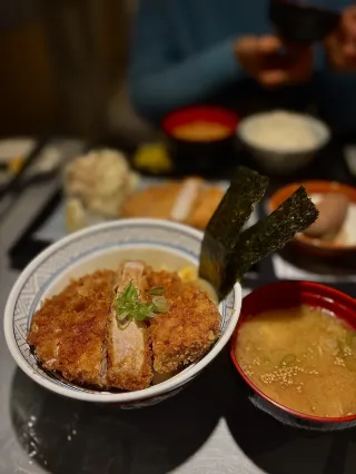 柏林探店｜吃個豬排飯再去逛聖誕市場吧
