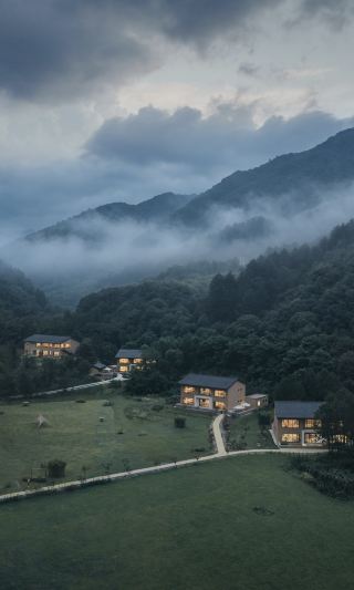 진령 깊숙한 곳 1314m, 구름 안개 속 집에 살다