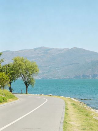 Experience the romance of the "Wind, Flower, Snow, and Moon" at Erhai Lake in Dali