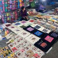 ルアンバパーンの夜の定番スポットLuang Prabang Night Market