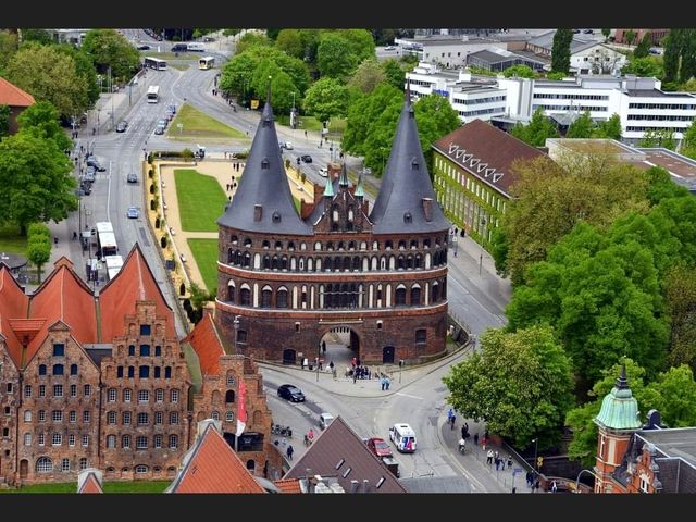 霍爾斯坦門-Holstentor
