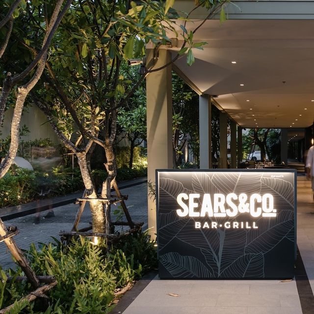 Sears & Co. Bar and Grill ร้านอาหารริมหาดป่าตอง