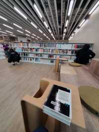 全新落成 兩層高+寬敞+天然採光 圖書館